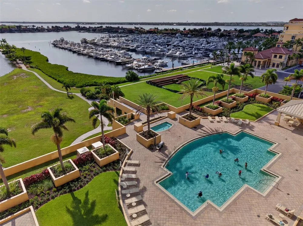 130 RIVIERA DUNES WAY #703 Palmetto, FL 34221