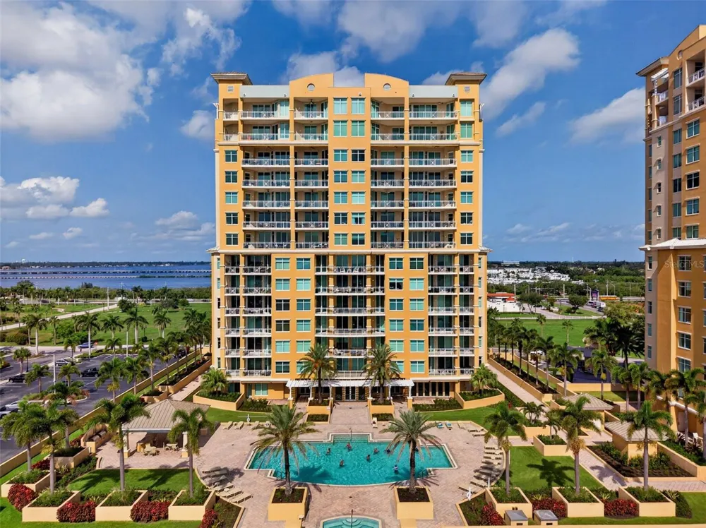 130 RIVIERA DUNES WAY #703 Palmetto, FL 34221