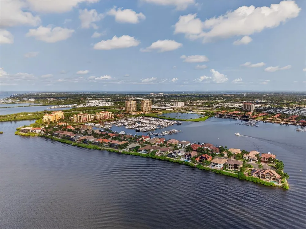 130 RIVIERA DUNES WAY #703 Palmetto, FL 34221