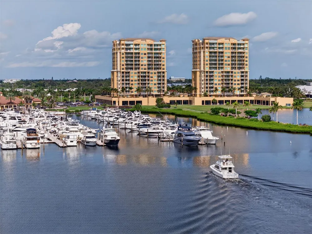 130 RIVIERA DUNES WAY #703 Palmetto, FL 34221