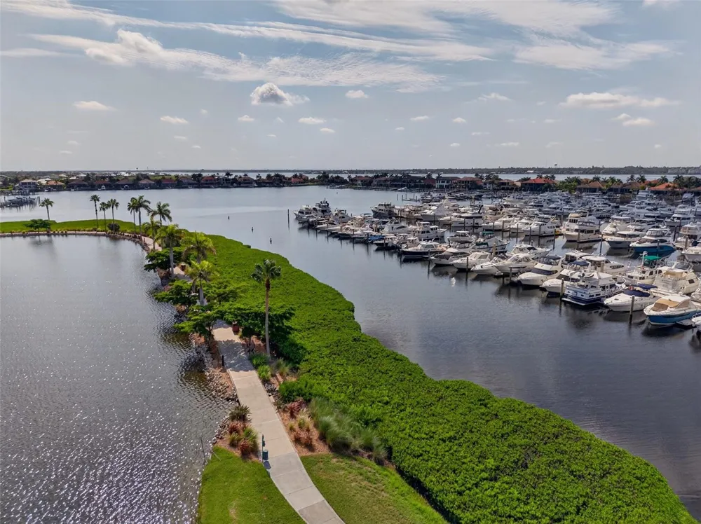 130 RIVIERA DUNES WAY #703 Palmetto, FL 34221