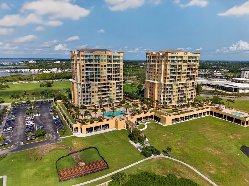 130 RIVIERA DUNES WAY #703 Palmetto, FL 34221