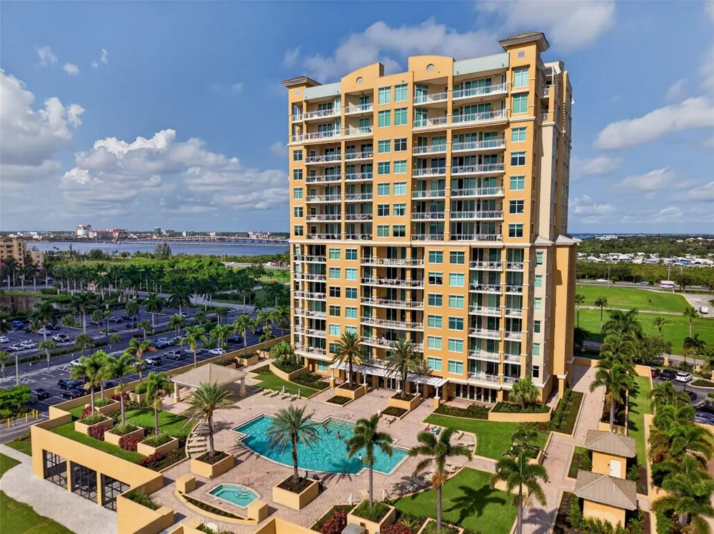 130 RIVIERA DUNES WAY #703 Palmetto, FL 34221