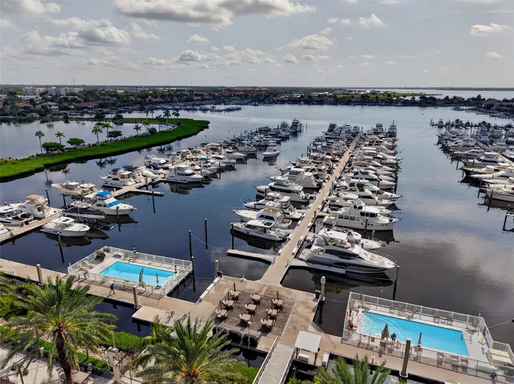 130 RIVIERA DUNES WAY #703 Palmetto, FL 34221