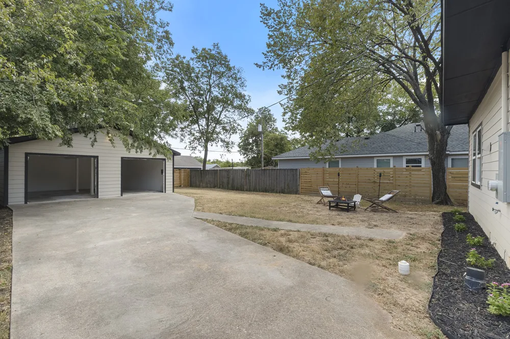 920 S Montreal Avenue Dallas, TX 75208