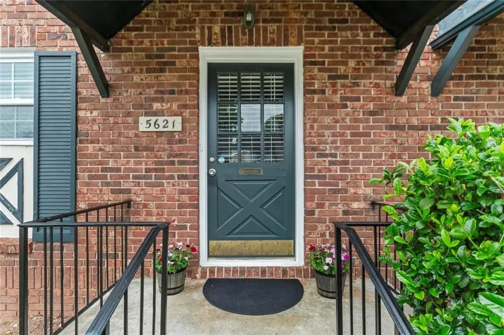 5621 Kingsport Drive NE Sandy Springs, GA 30342