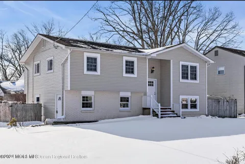 27 Oak Leaf Lane