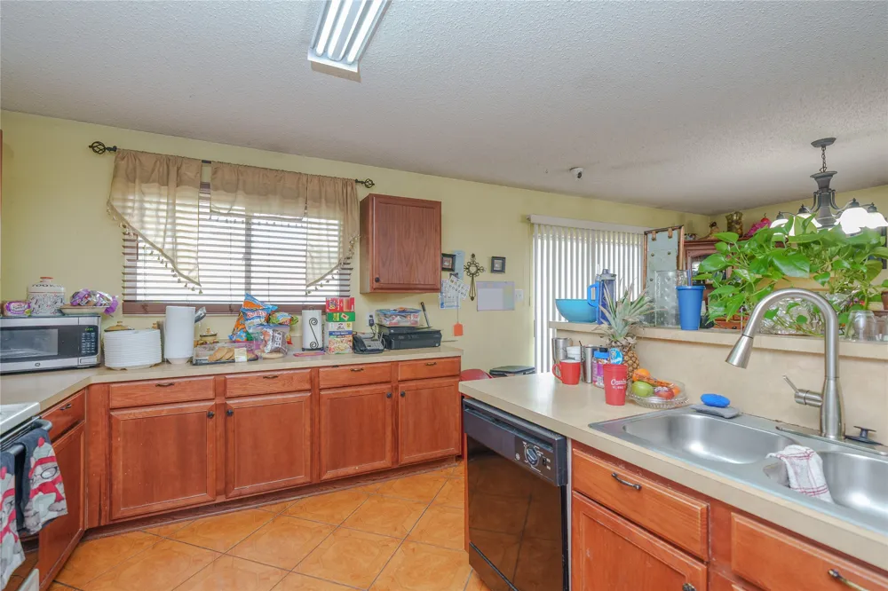 2748 Maegen Circle Fort Worth, TX 76112