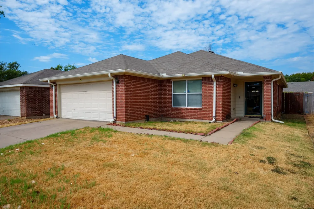 2748 Maegen Circle Fort Worth, TX 76112