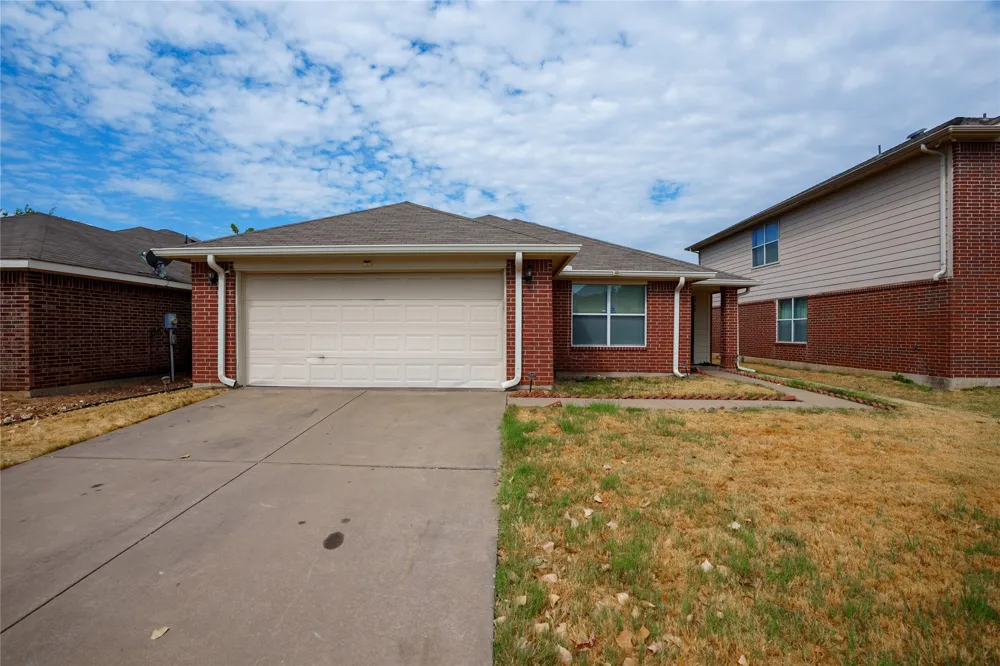 2748 Maegen Circle Fort Worth, TX 76112