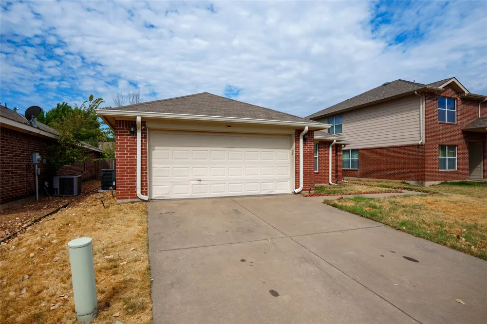 2748 Maegen Circle Fort Worth, TX 76112