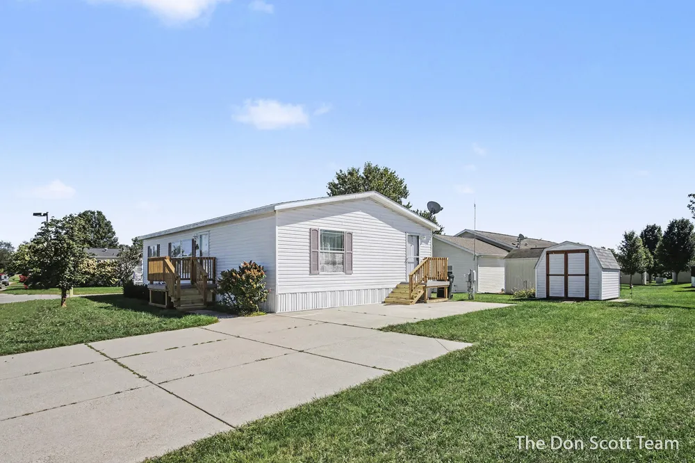 3660 Lilyfield Drive Cedar Springs, MI 49319
