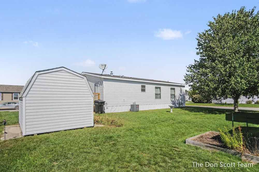 3660 Lilyfield Drive Cedar Springs, MI 49319