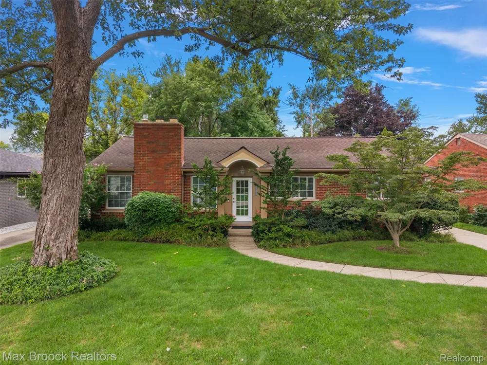 18408 Beverly Road Beverly Hills Village, MI 48025