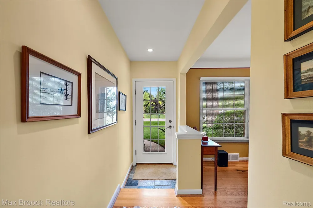 18408 Beverly Road Beverly Hills Village, MI 48025