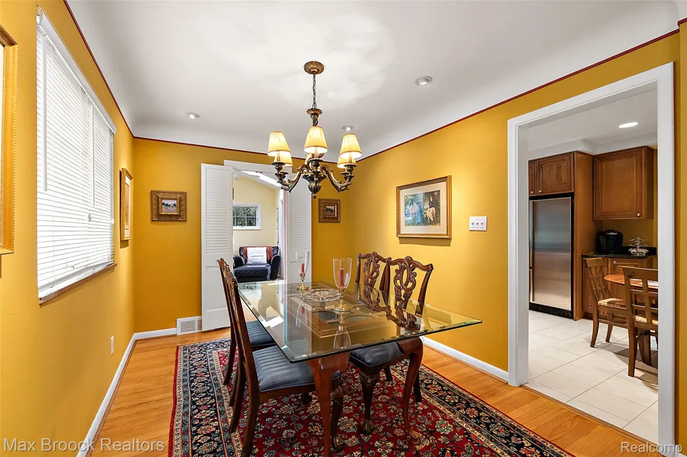 18408 Beverly Road Beverly Hills Village, MI 48025