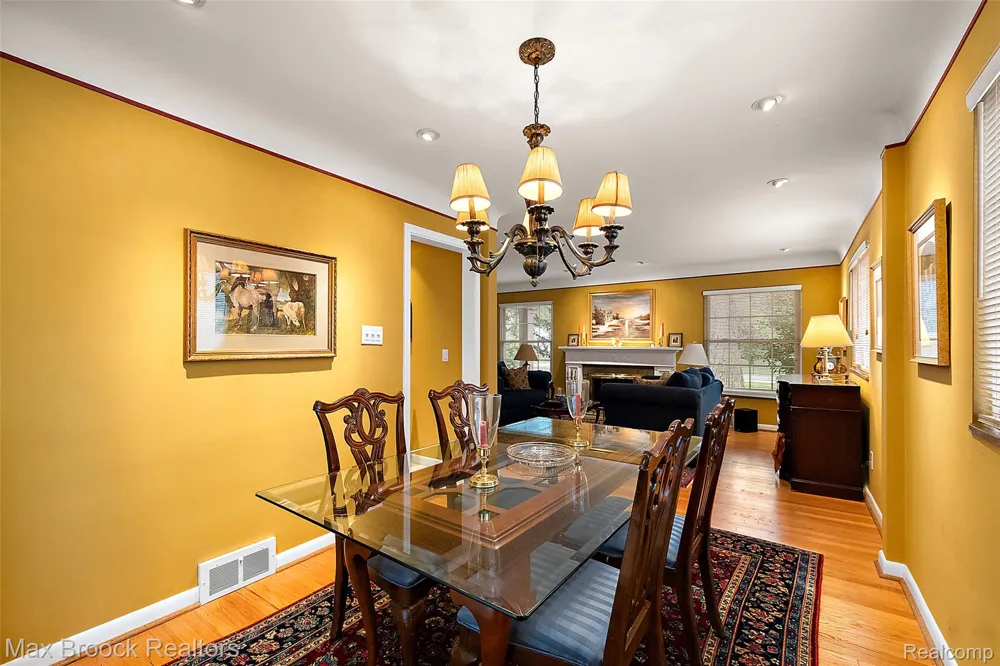 18408 Beverly Road Beverly Hills Village, MI 48025