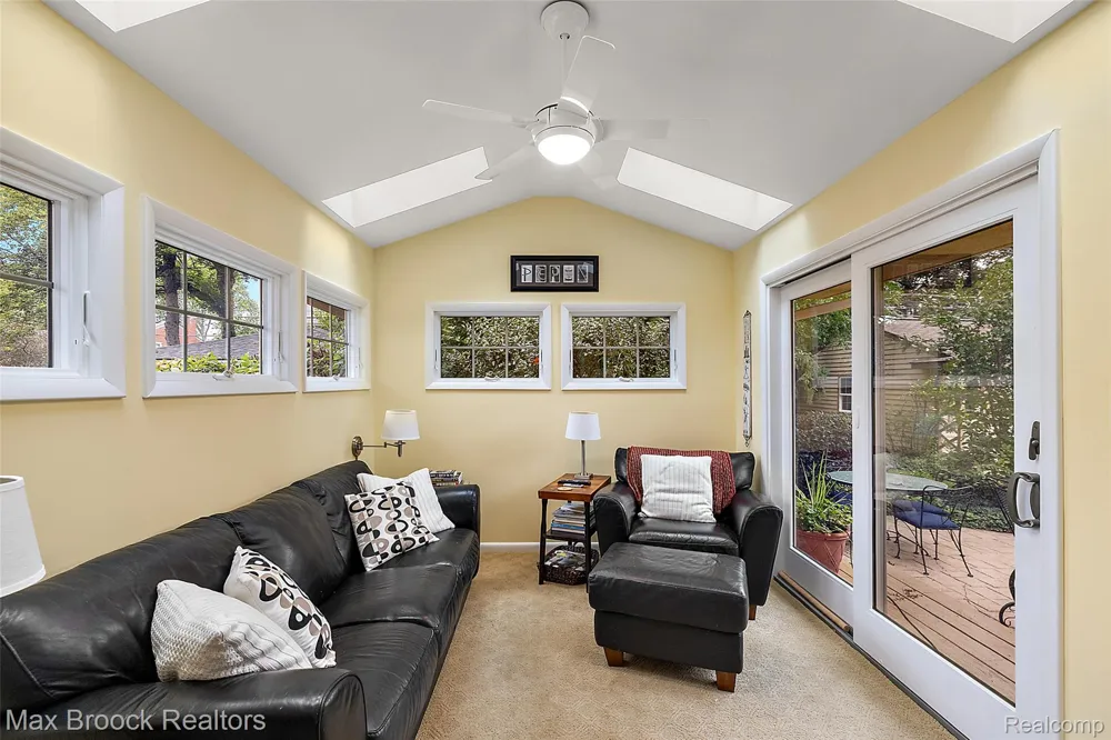 18408 Beverly Road Beverly Hills Village, MI 48025