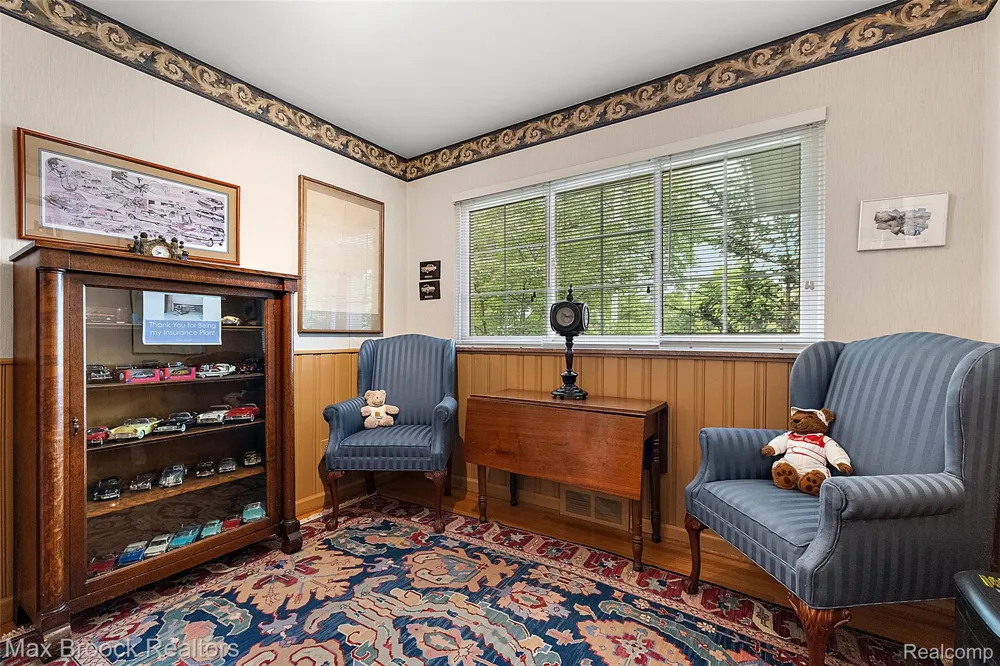 18408 Beverly Road Beverly Hills Village, MI 48025