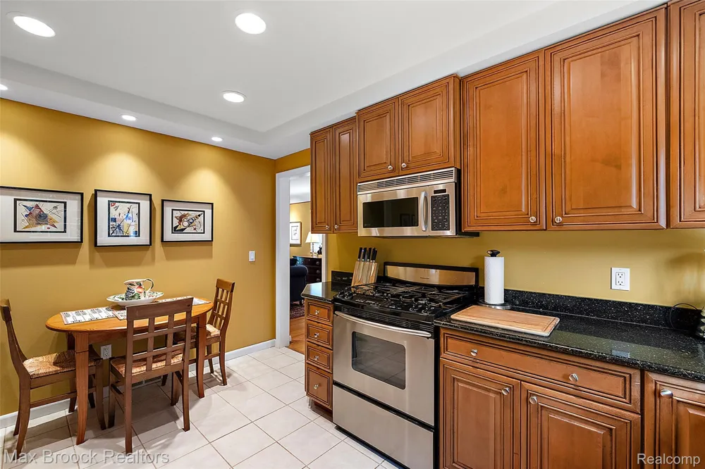 18408 Beverly Road Beverly Hills Village, MI 48025