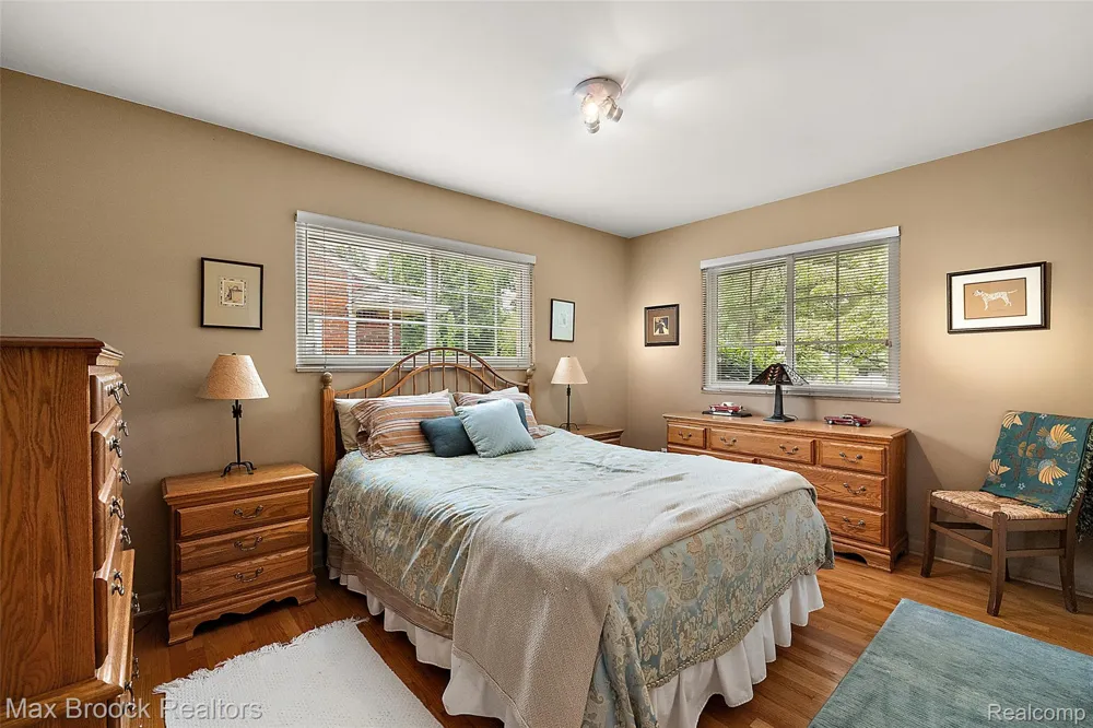 18408 Beverly Road Beverly Hills Village, MI 48025