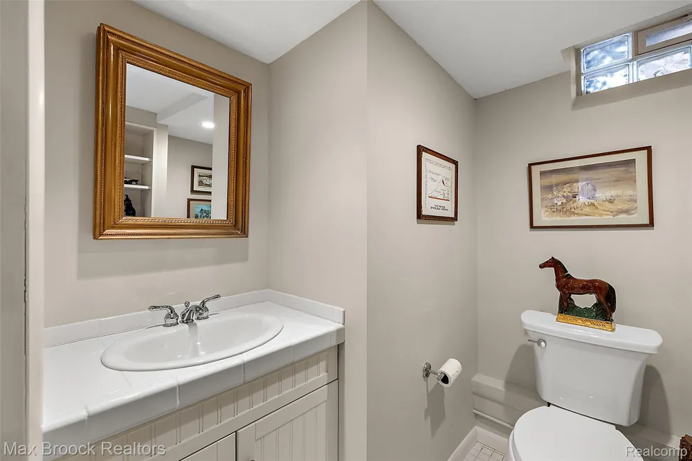 18408 Beverly Road Beverly Hills Village, MI 48025