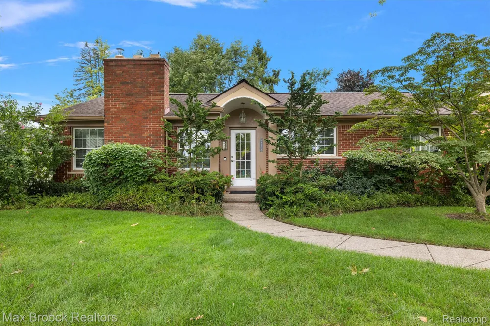 18408 Beverly Road Beverly Hills Village, MI 48025