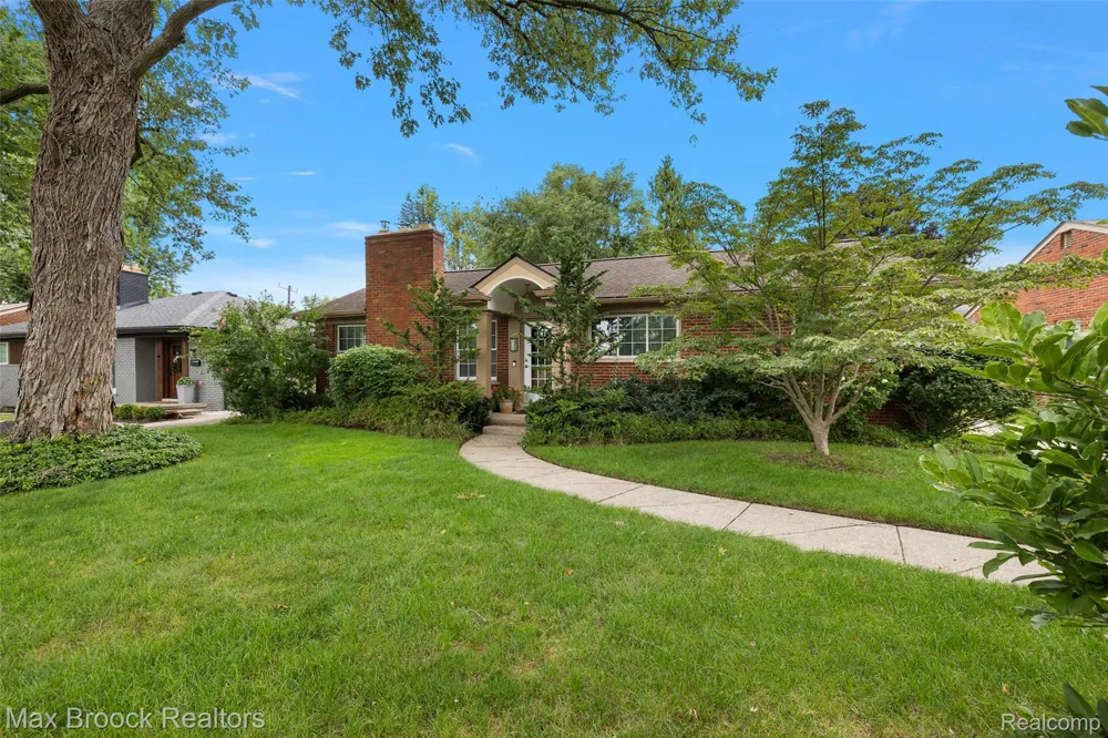 18408 Beverly Road Beverly Hills Village, MI 48025