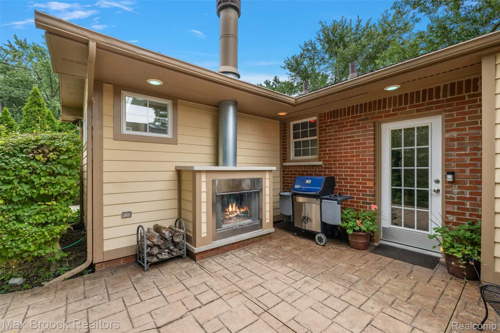 18408 Beverly Road Beverly Hills Village, MI 48025