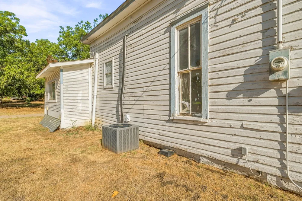 208 S Harrison Street Pilot Point, TX 76258