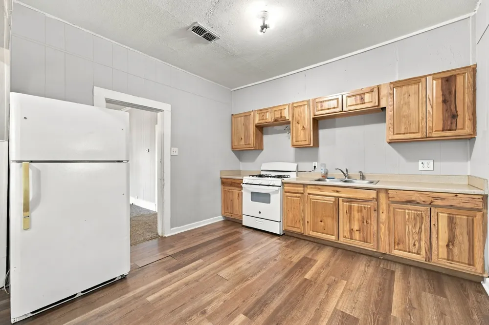 208 S Harrison Street Pilot Point, TX 76258