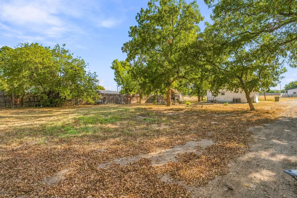 208 S Harrison Street Pilot Point, TX 76258