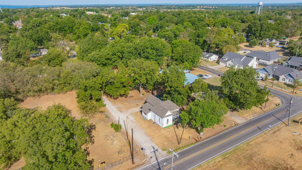 208 S Harrison Street Pilot Point, TX 76258