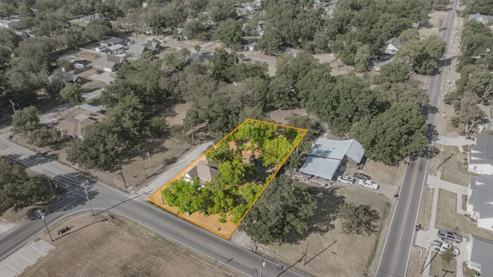 208 S Harrison Street Pilot Point, TX 76258