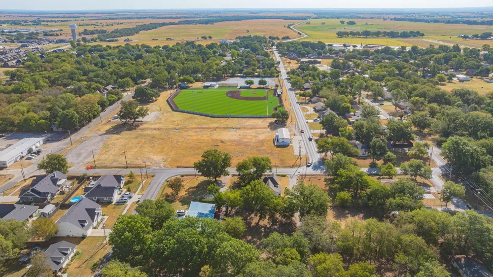 208 S Harrison Street Pilot Point, TX 76258
