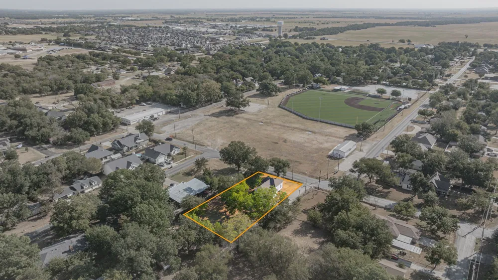 208 S Harrison Street Pilot Point, TX 76258