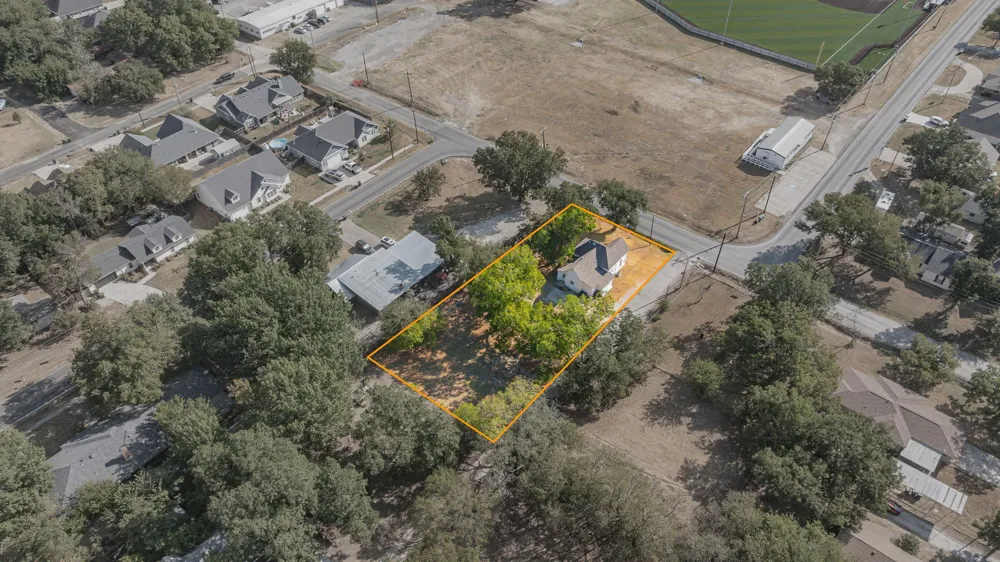 208 S Harrison Street Pilot Point, TX 76258
