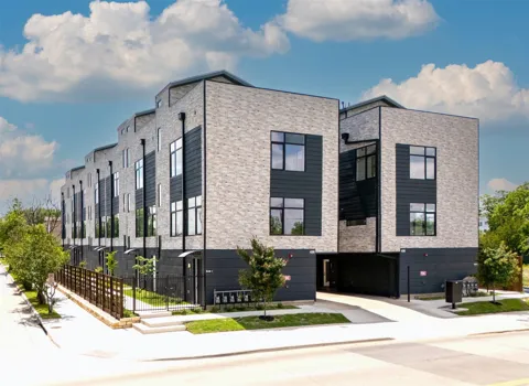 430 E 8th #204