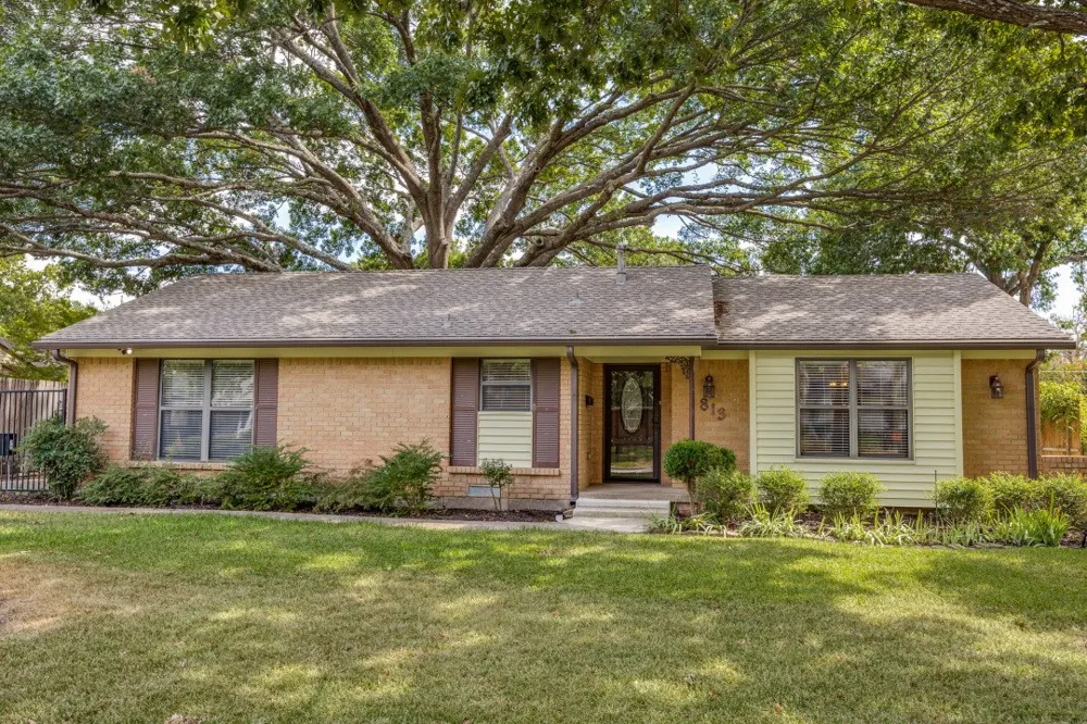 813 Brookhurst Drive Richardson, TX 75080