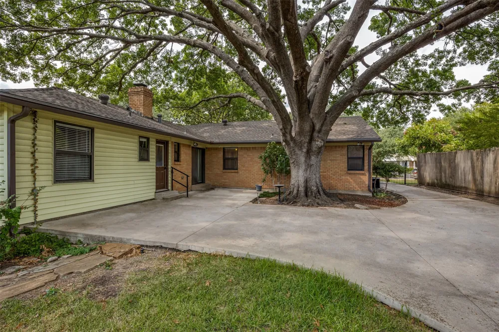813 Brookhurst Drive Richardson, TX 75080