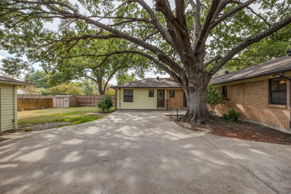 813 Brookhurst Drive Richardson, TX 75080