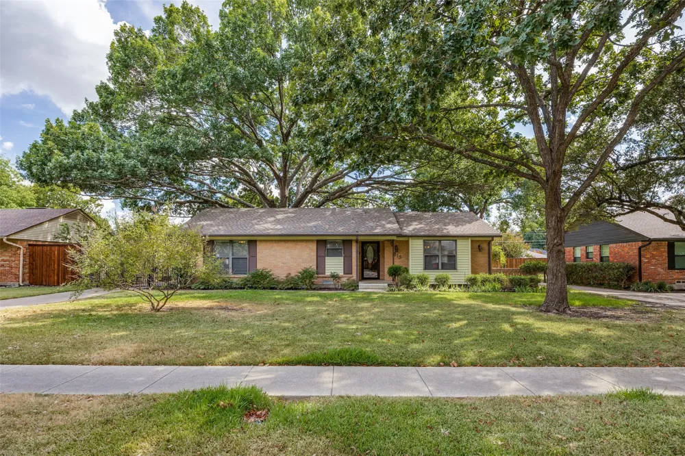 813 Brookhurst Drive Richardson, TX 75080
