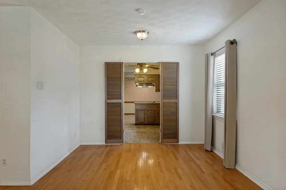 813 Brookhurst Drive Richardson, TX 75080