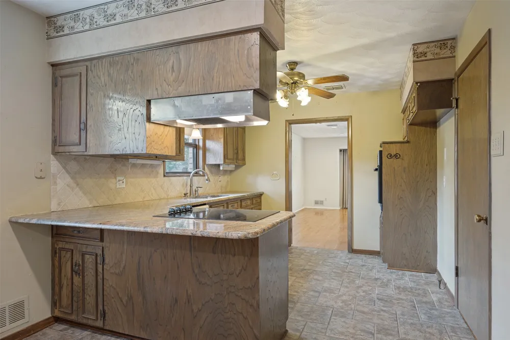 813 Brookhurst Drive Richardson, TX 75080
