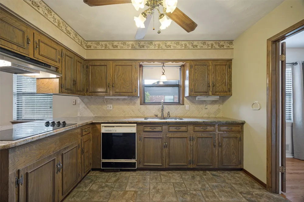 813 Brookhurst Drive Richardson, TX 75080