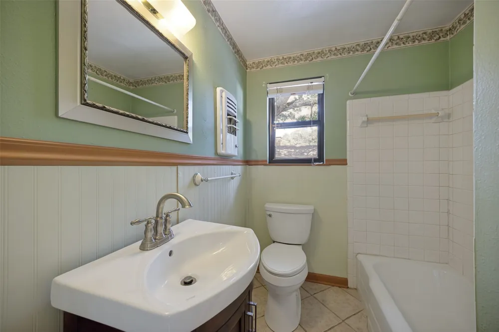 813 Brookhurst Drive Richardson, TX 75080
