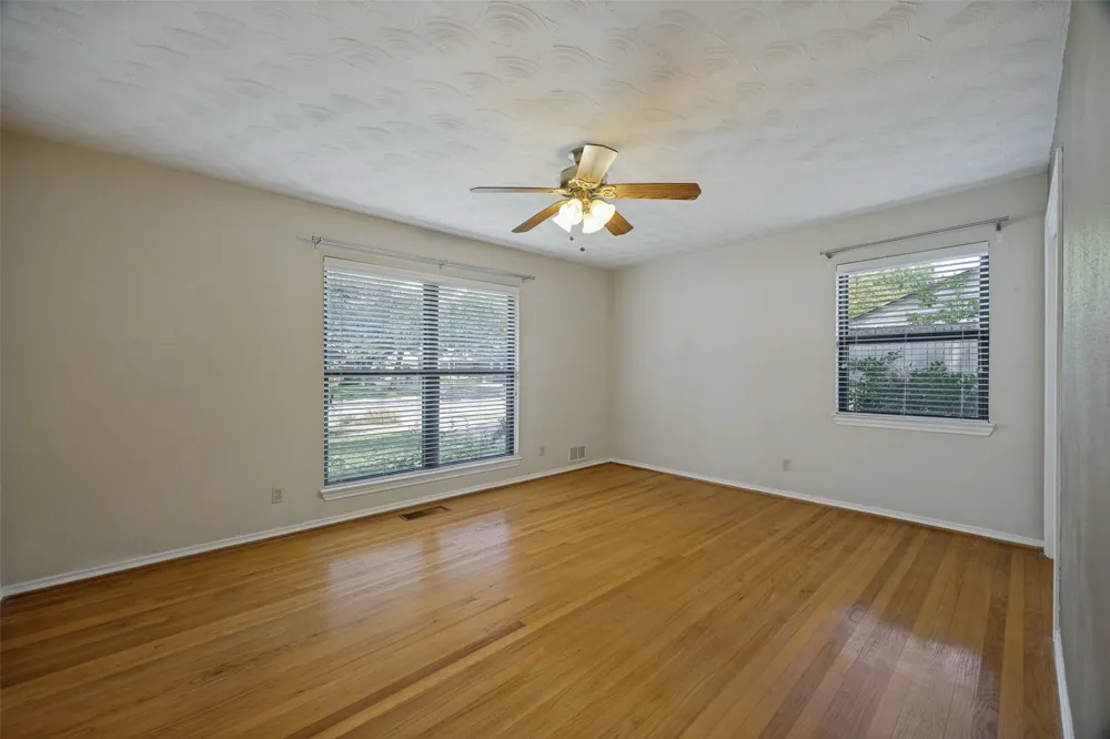 813 Brookhurst Drive Richardson, TX 75080