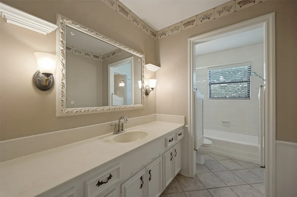 813 Brookhurst Drive Richardson, TX 75080