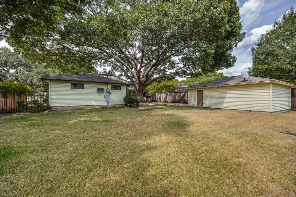 813 Brookhurst Drive Richardson, TX 75080