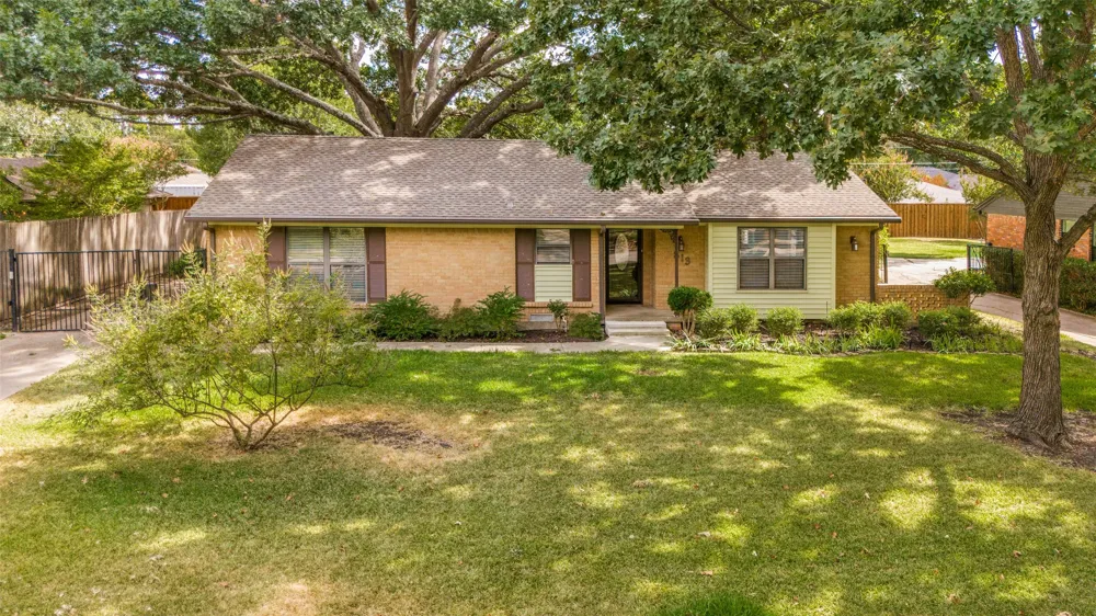 813 Brookhurst Drive Richardson, TX 75080